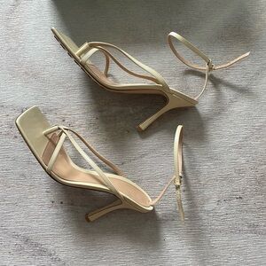 Bottega Veneta Strappy Sandal - Nude / Porridge - Size 40